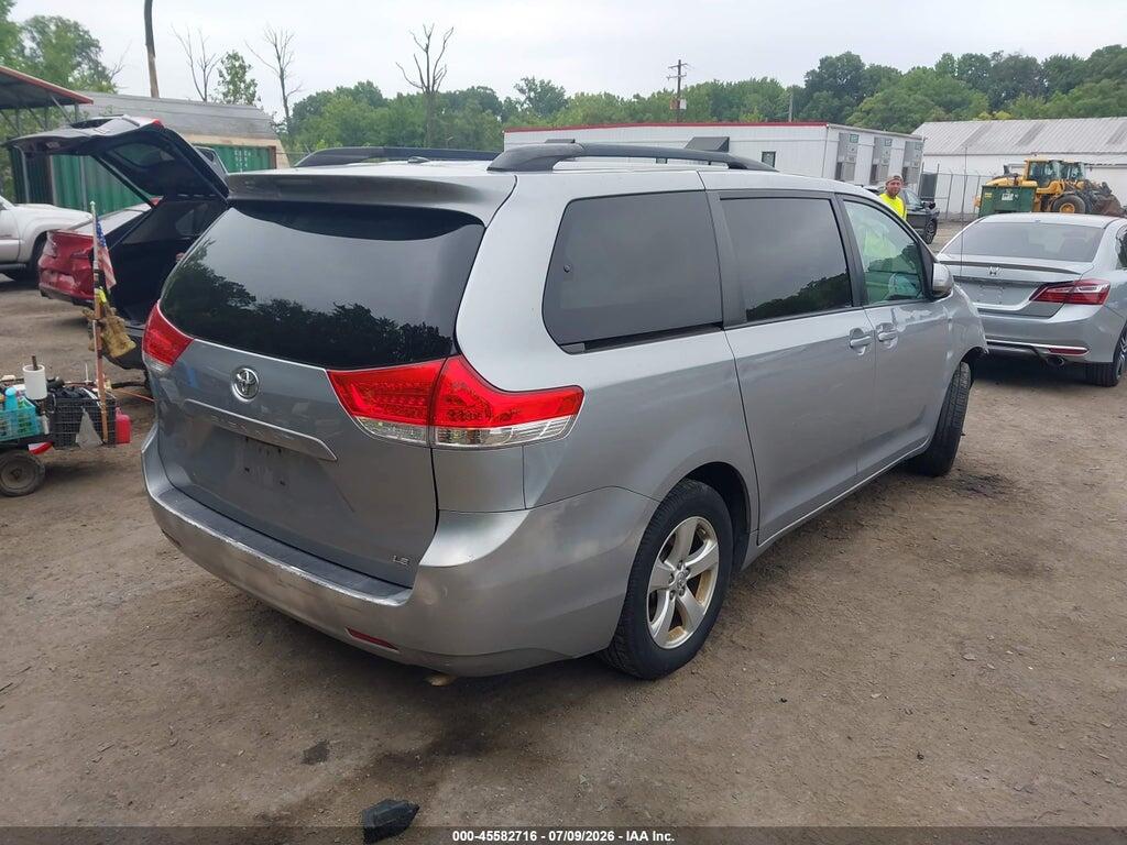 5TDKK3DC6DS327420 2013 TOYOTA SIENNA photo no. 4