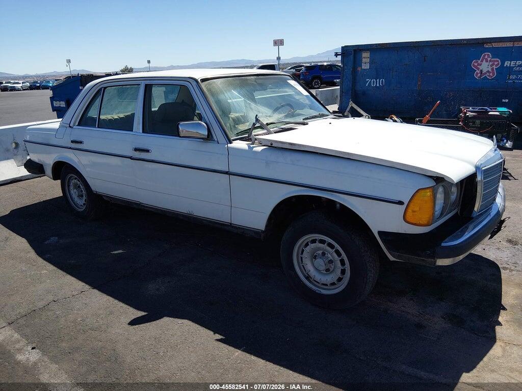 1983 MERCEDES-BENZ 300 WDBAB33A6DB025837