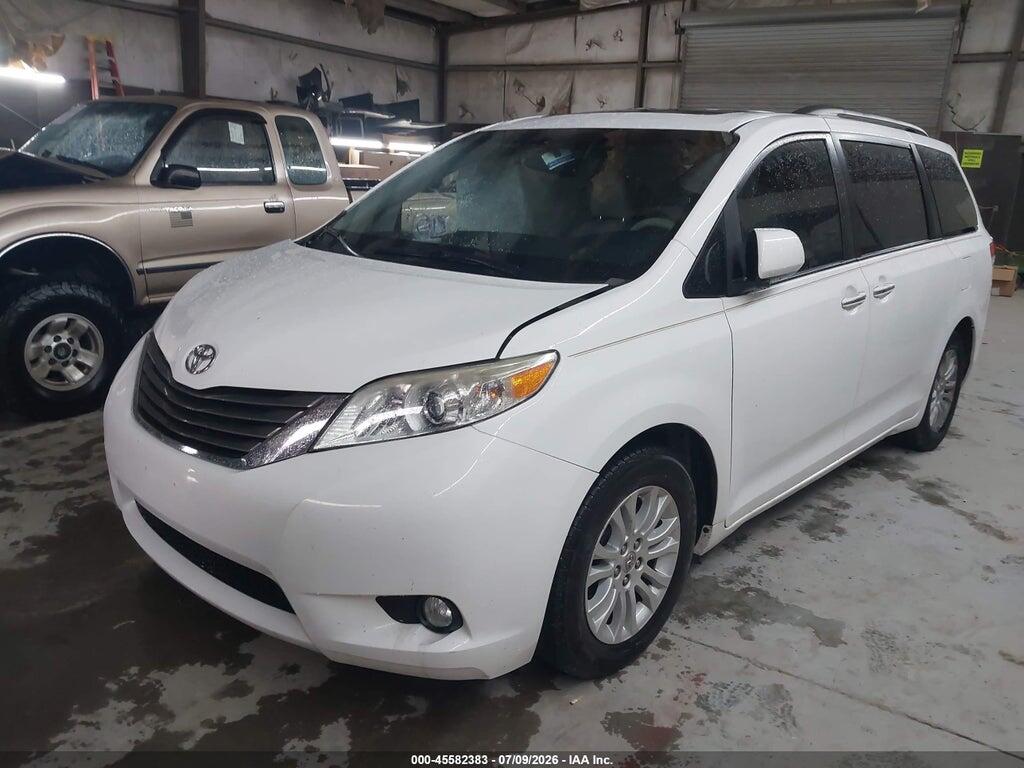 5TDYK3DC5ES475747 2014 TOYOTA SIENNA photo no. 2