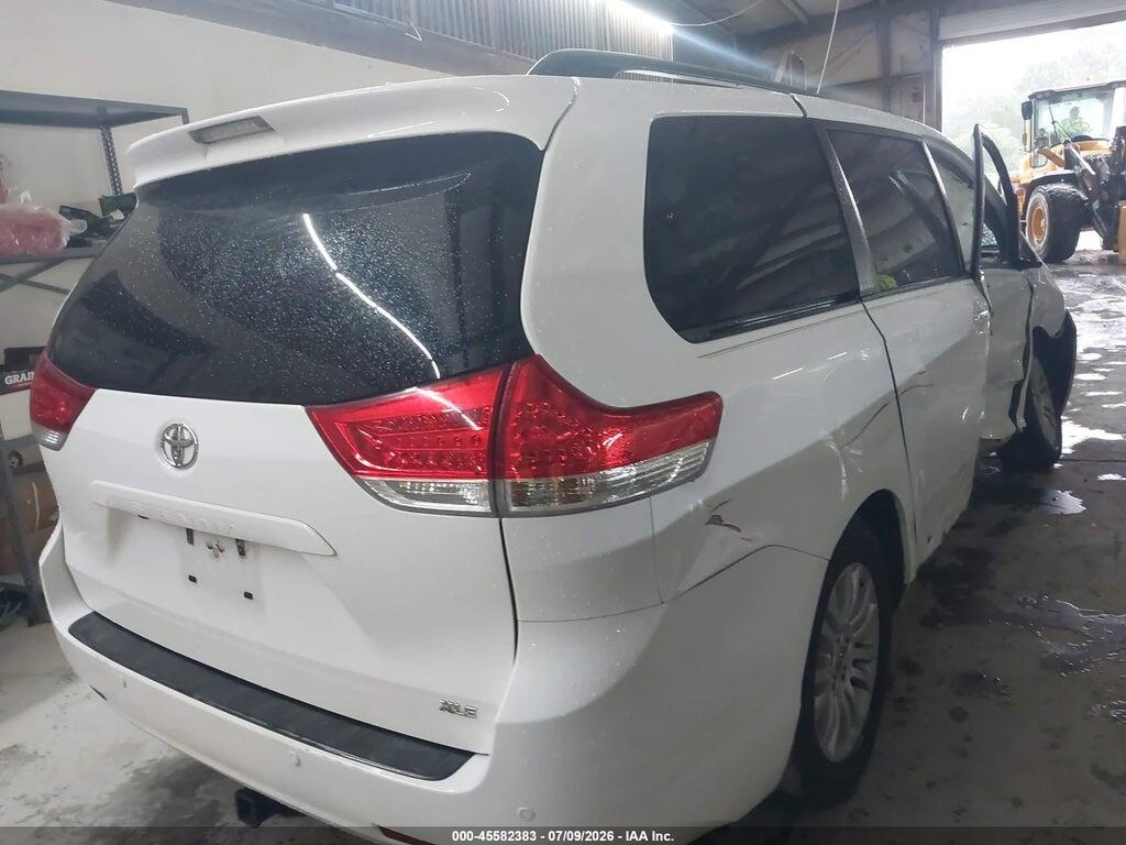 5TDYK3DC5ES475747 2014 TOYOTA SIENNA photo no. 4