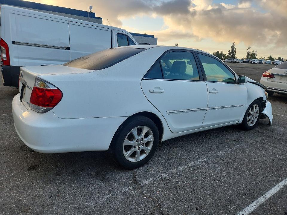 2005 TOYOTA CAMRY XLE V6 — Фото 3 из 12