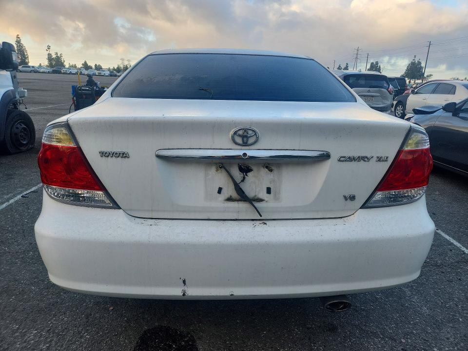 2005 TOYOTA CAMRY XLE V6 — Фото 6 из 12