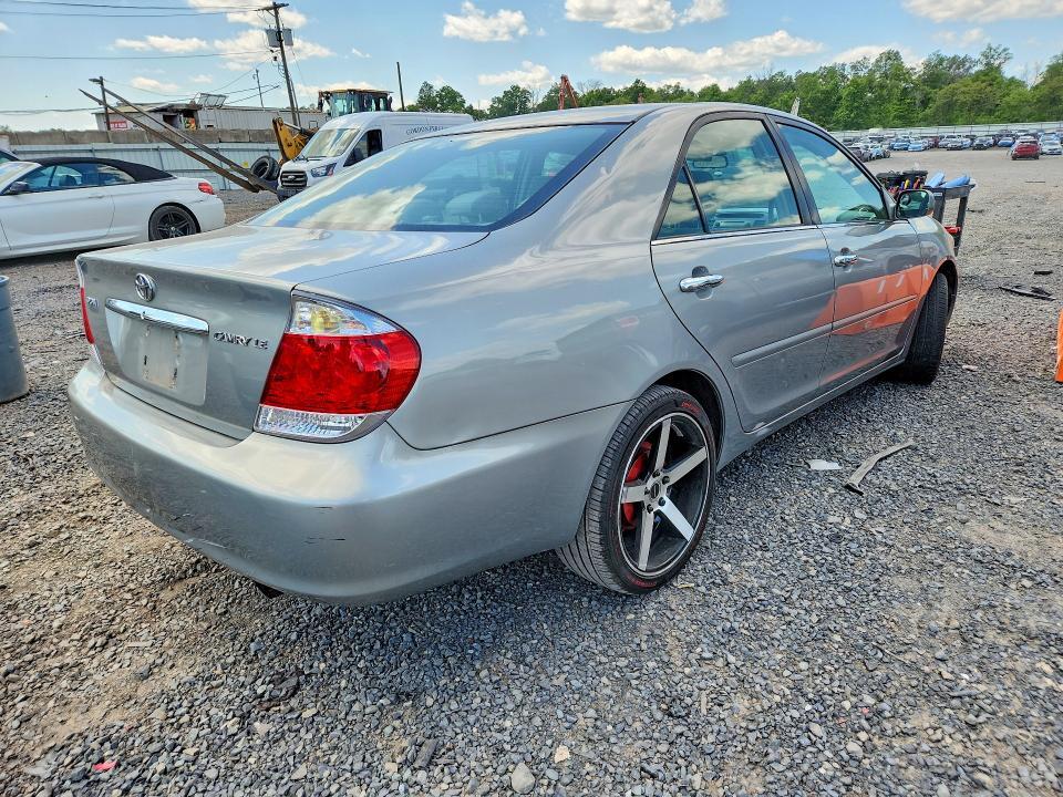 2005 TOYOTA CAMRY 4D S — Фото 3 из 12