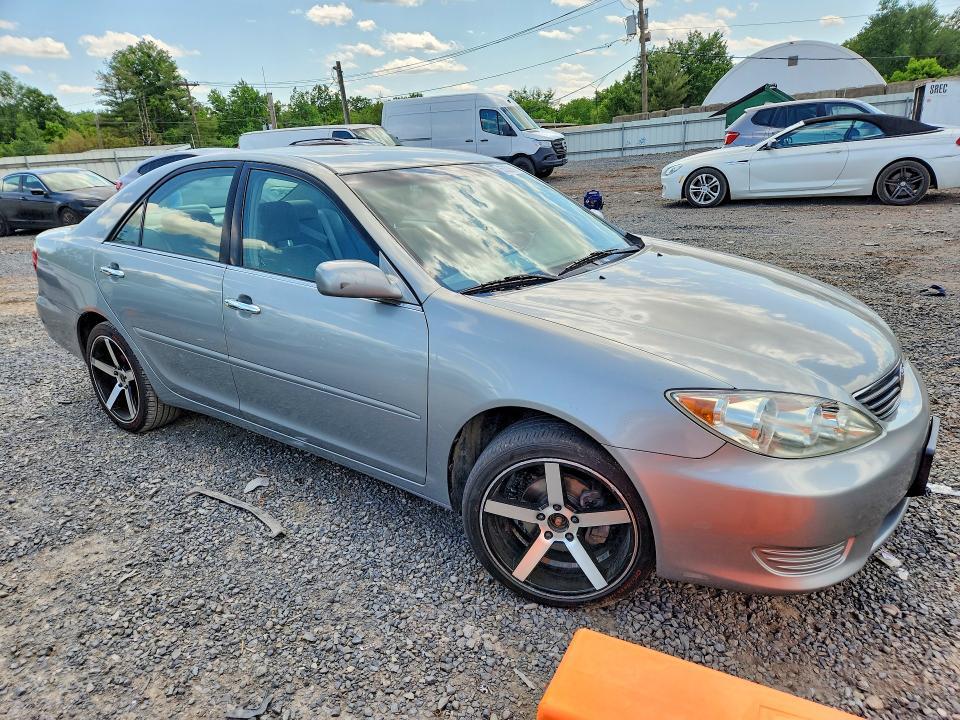 2005 TOYOTA CAMRY 4D S — Фото 4 из 12