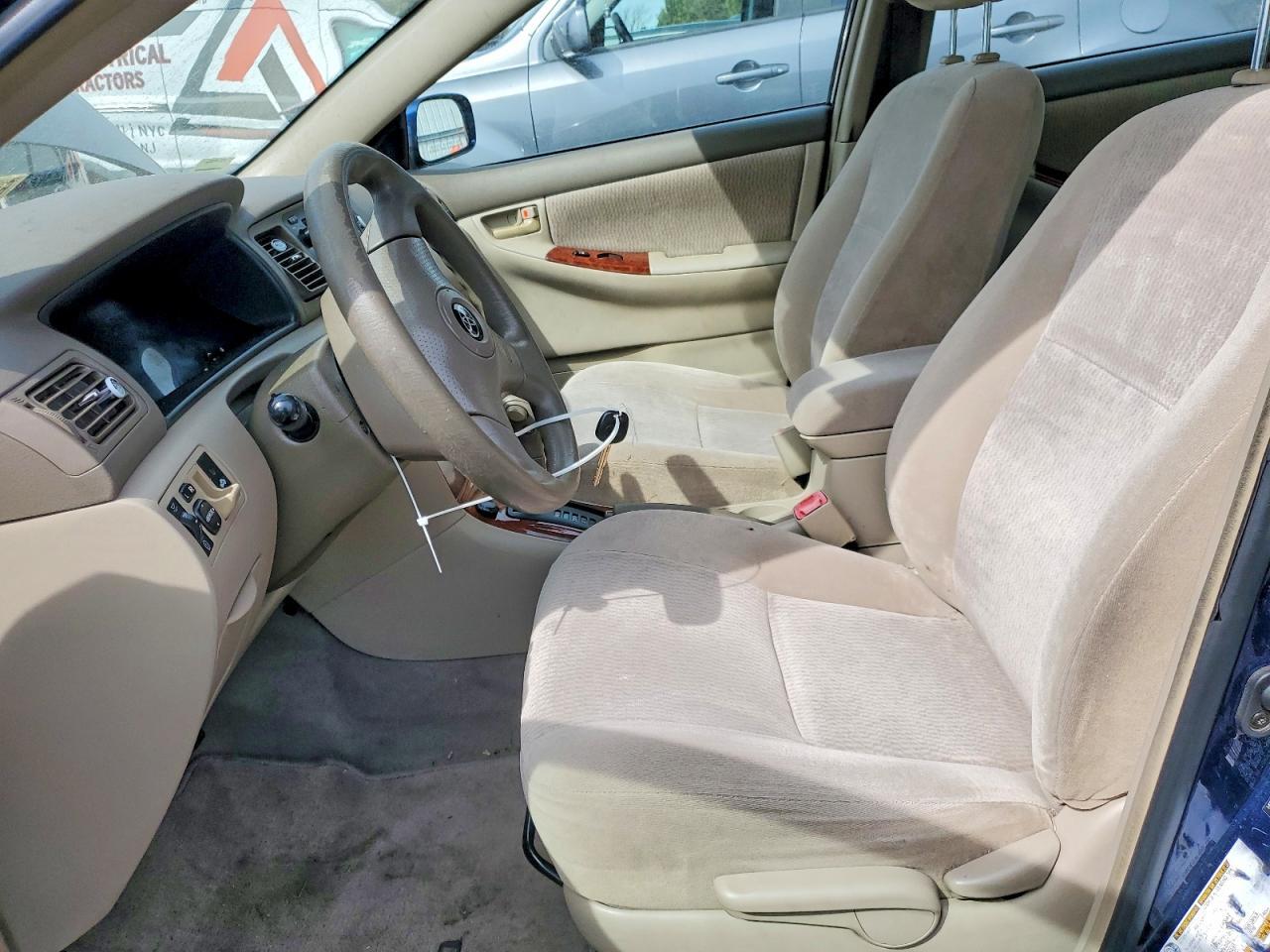 2005 TOYOTA COROLLA LE — Фото 7 из 12