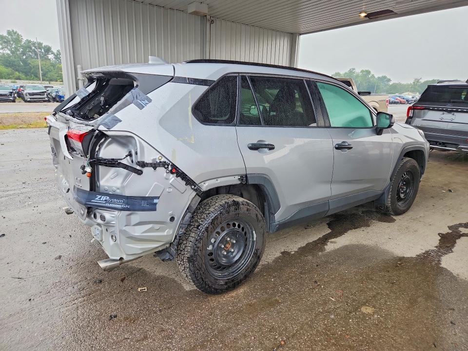 2019 TOYOTA RAV4 LE — Фото 3 из 13