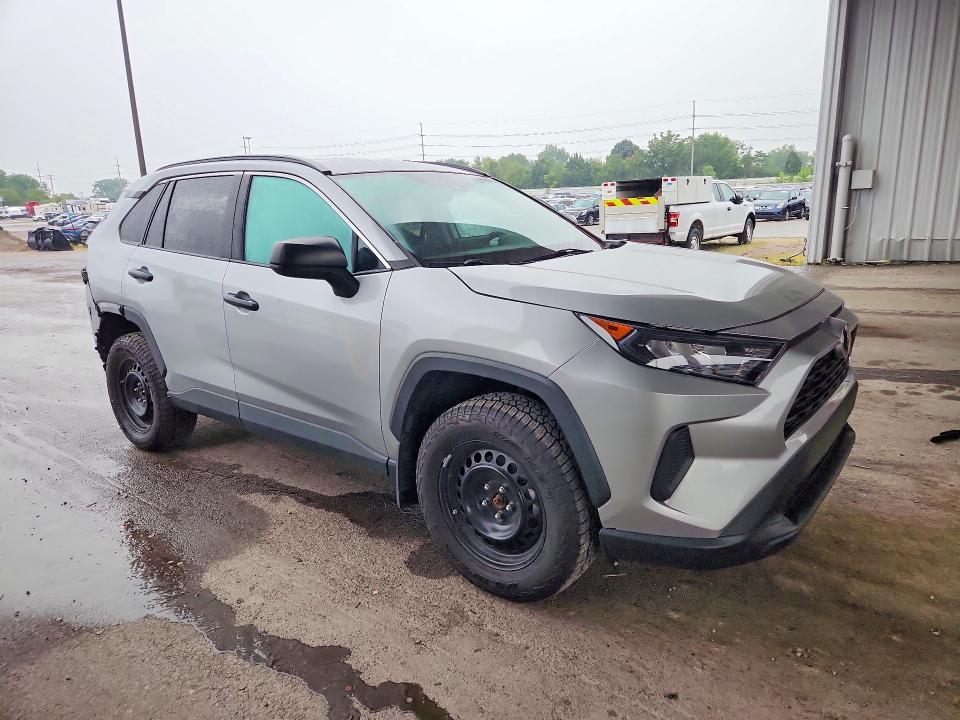 2019 TOYOTA RAV4 LE — Фото 4 из 13