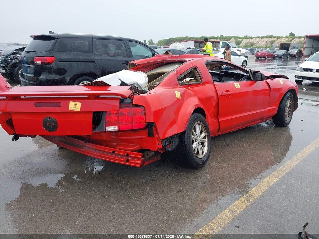 1ZVHT80NX85135356 2008 FORD MUSTANG photo no. 4