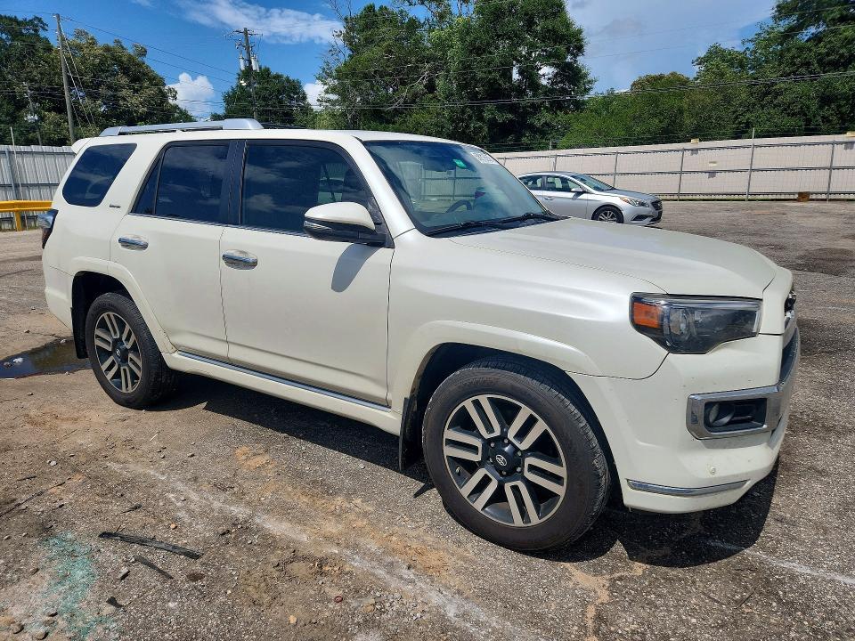 2019 TOYOTA 4RUNNER SR5 — Фото 4 из 13