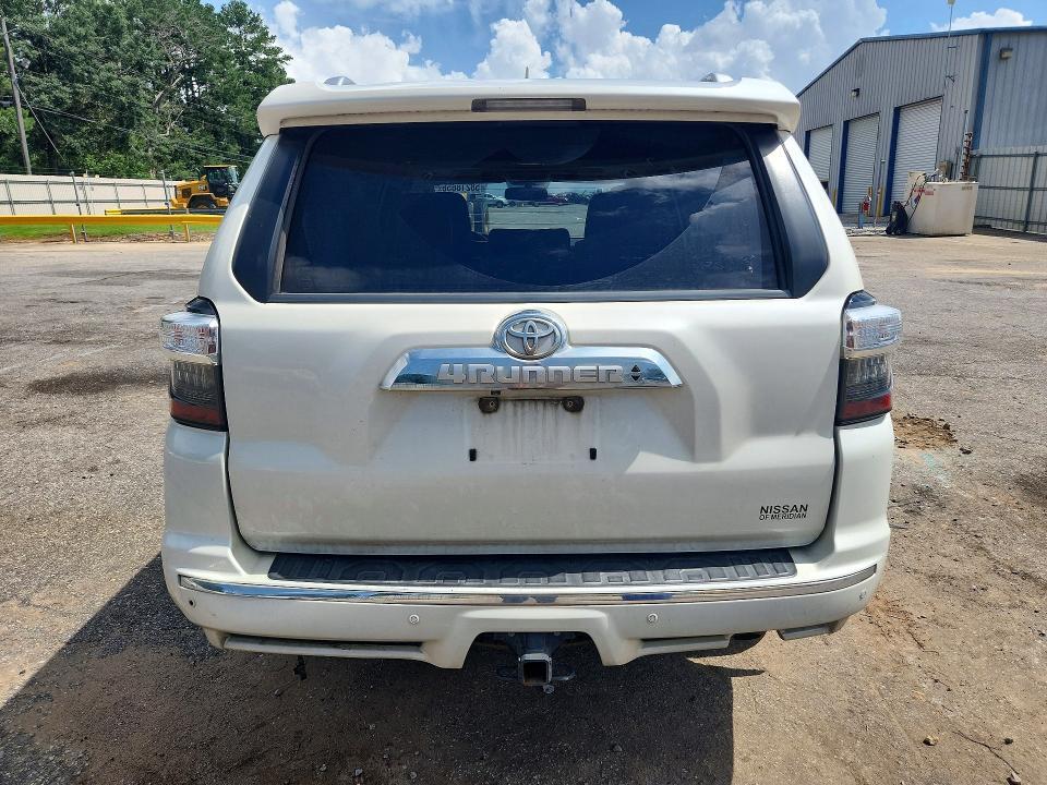 2019 TOYOTA 4RUNNER SR5 — Фото 6 из 13