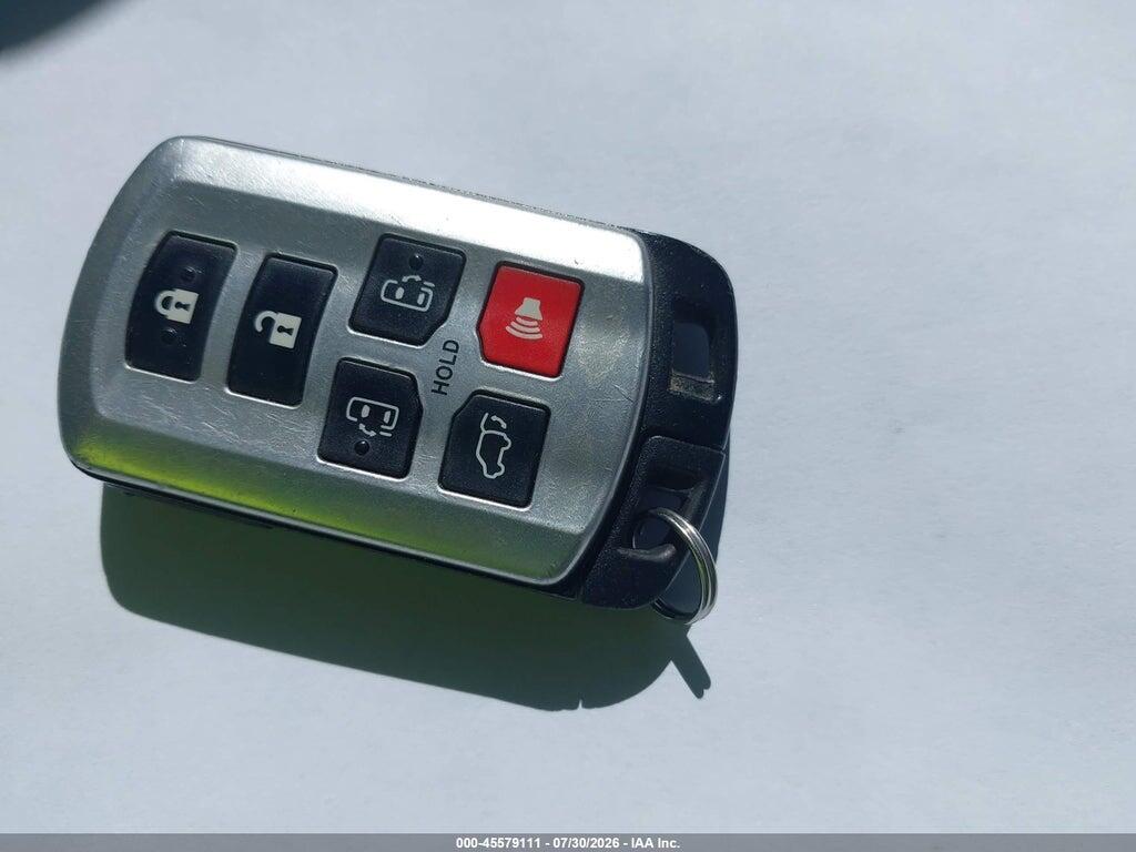 5TDYK3DC4FS527385 2015 TOYOTA SIENNA photo no. 11