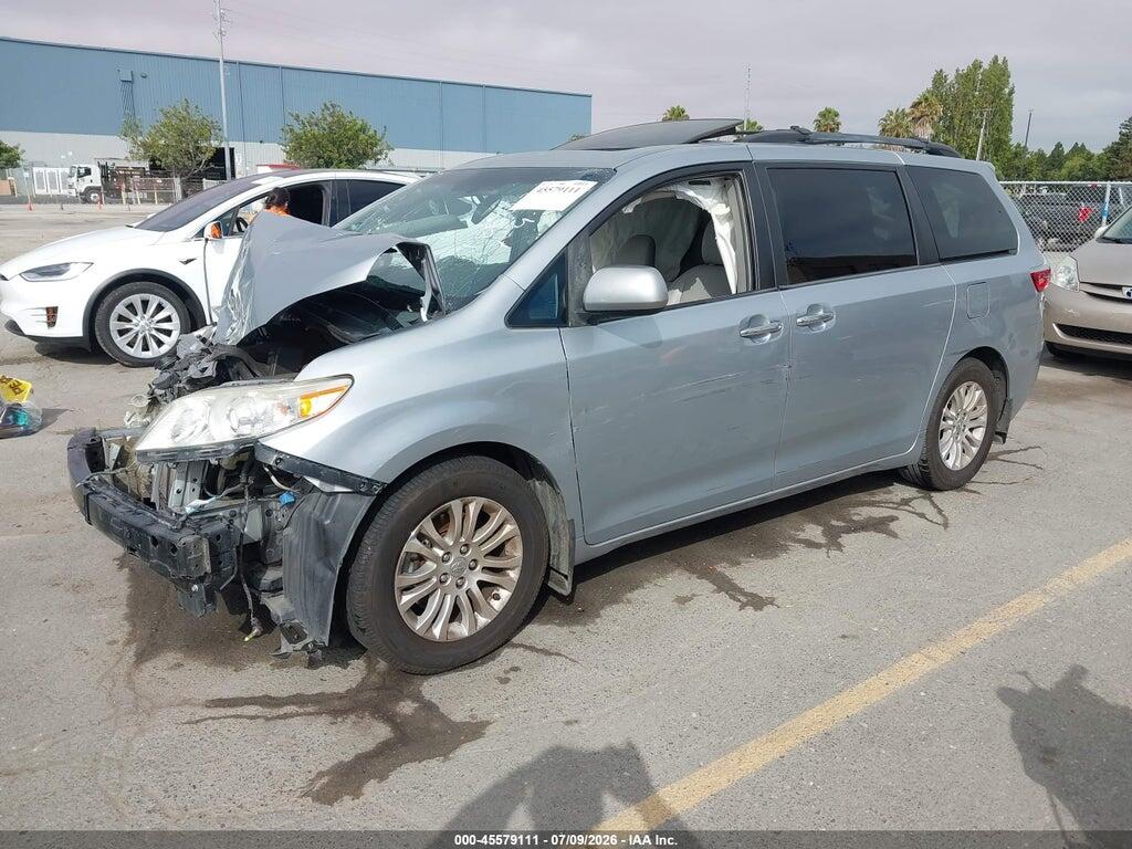5TDYK3DC4FS527385 2015 TOYOTA SIENNA photo no. 2
