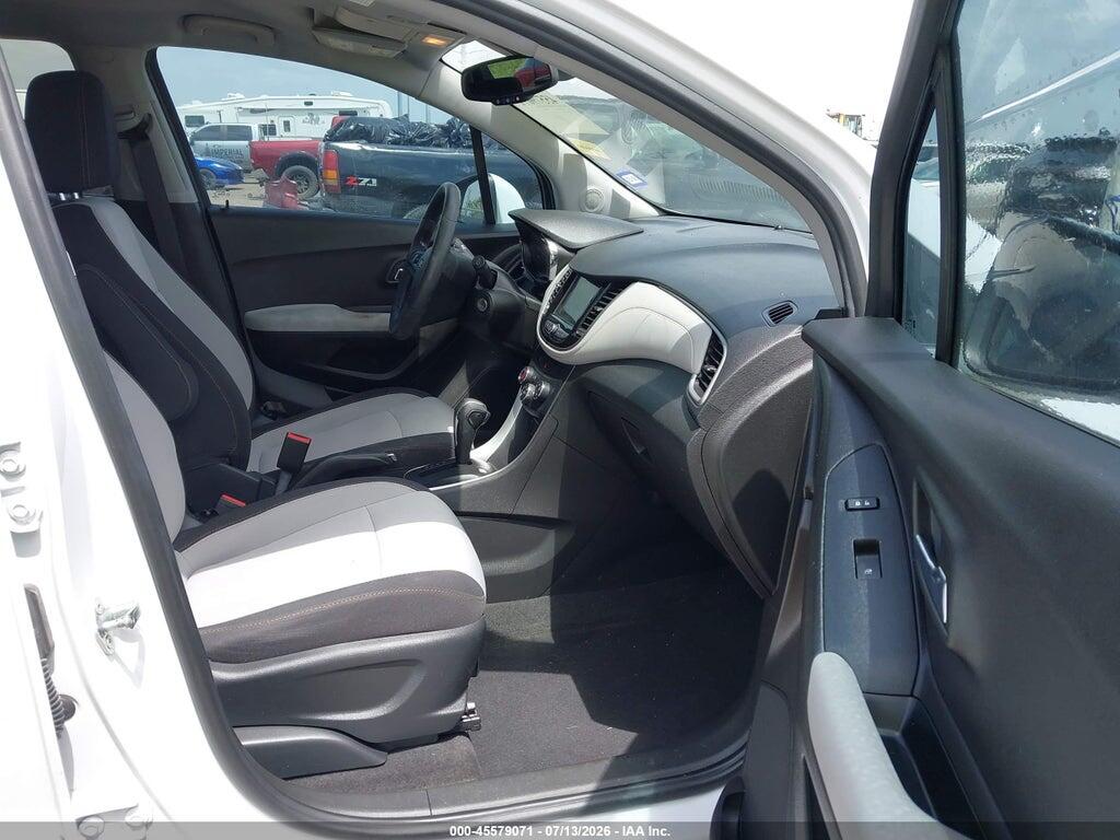 3GNCJLSB8JL258109 2018 CHEVROLET TRAX photo no. 5