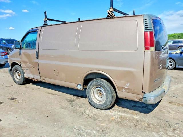 2002 CHEVROLET EXPRESS G1500 — Фото 2 из 12