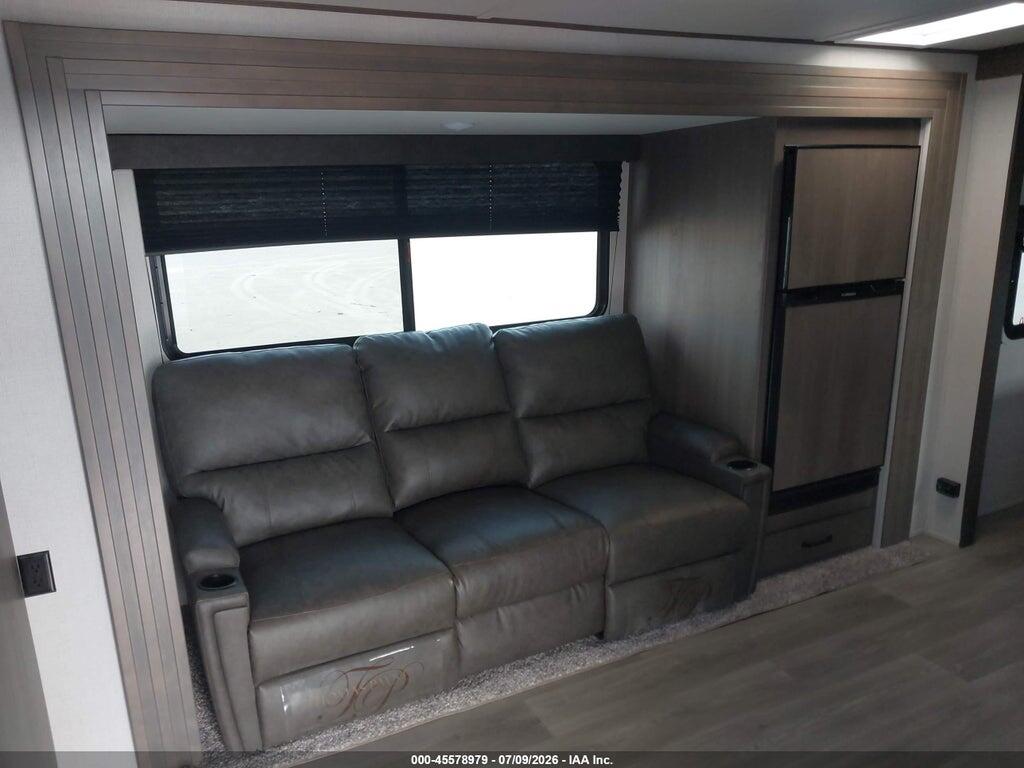 573TT2723R8828073 2024 GRAND DESIGN TRANSCEND XPLOR SERI photo no. 6