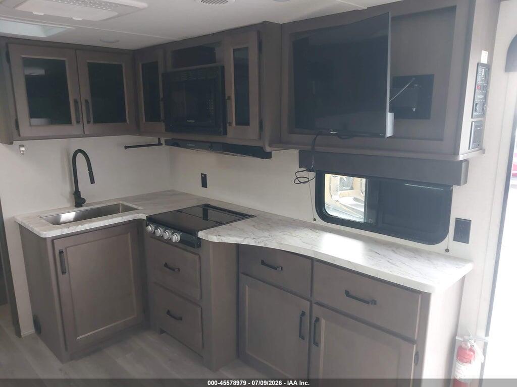 573TT2723R8828073 2024 GRAND DESIGN TRANSCEND XPLOR SERI photo no. 7