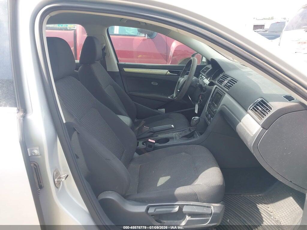 1VWAT7A36GC004847 2016 VOLKSWAGEN PASSAT photo no. 5