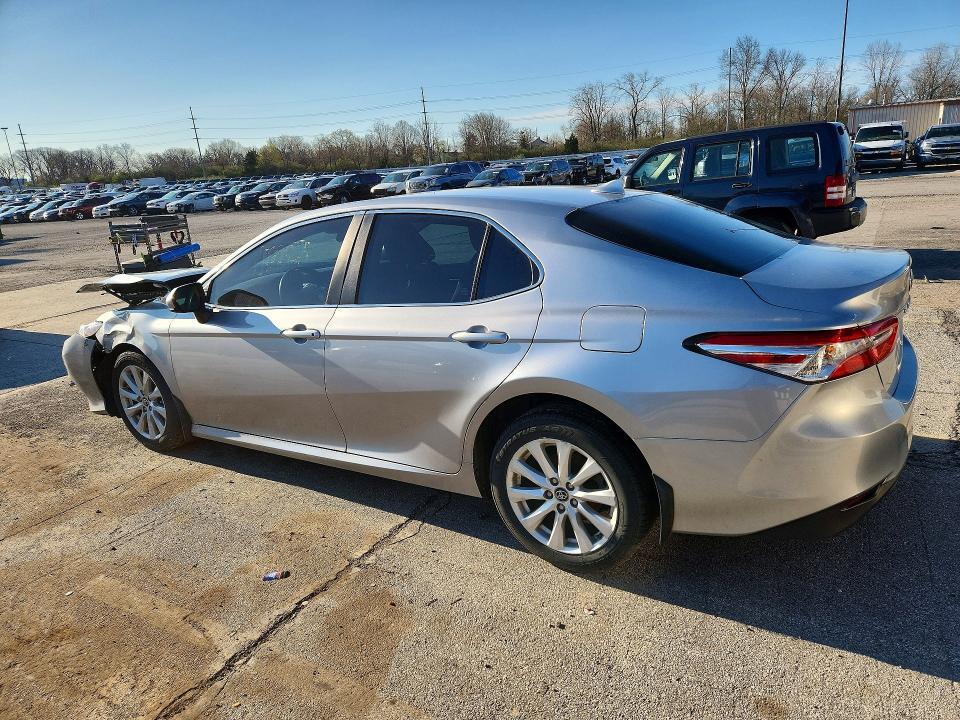 2019 TOYOTA CAMRY LE — Фото 2 из 12