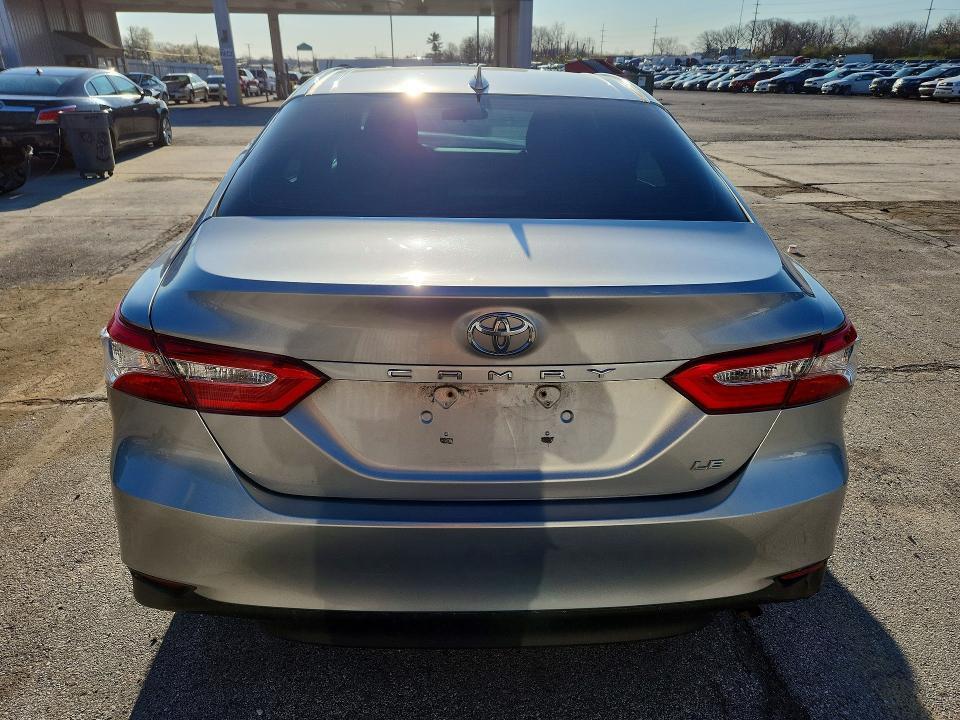 2019 TOYOTA CAMRY LE — Фото 6 из 12