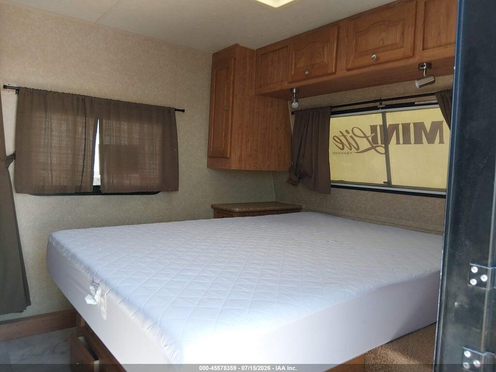 4X4TRLY28BD113307 2011 FOREST RIVER ROCKWOOD MINI LITE photo no. 5