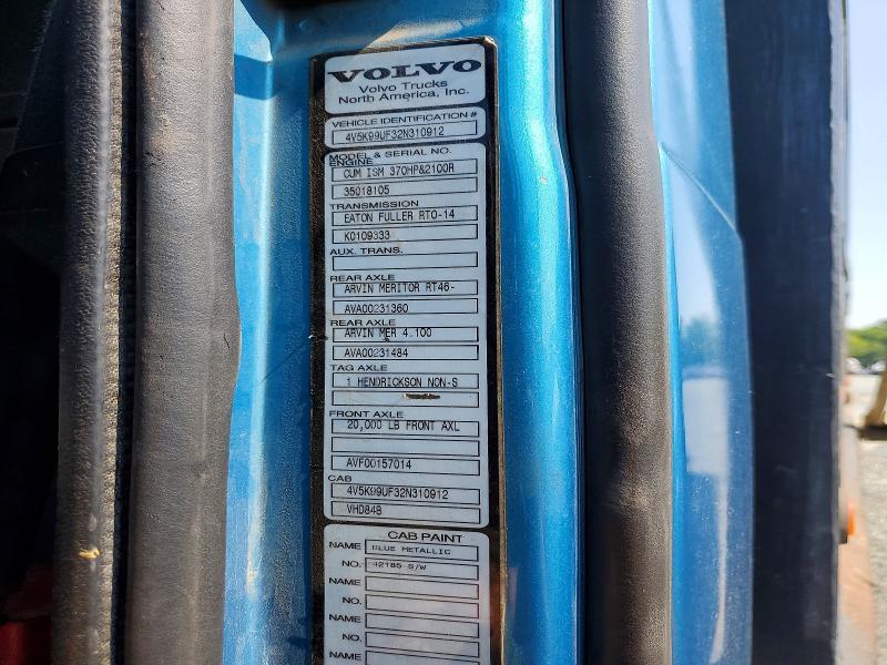 4V5K99UF32N310912 2002 VOLVO VHD photo no. 11