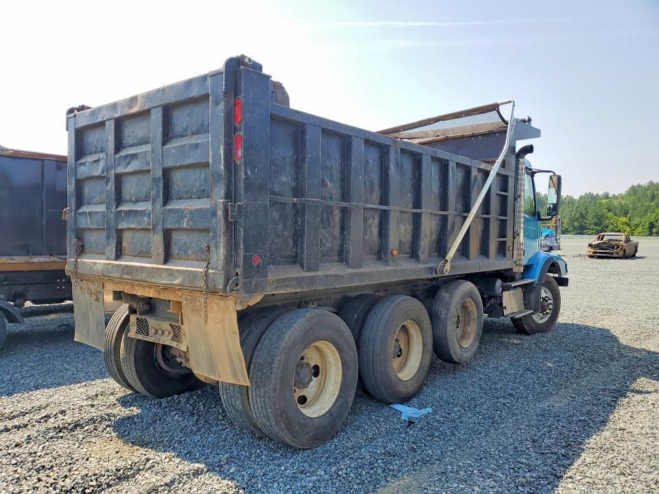4V5K99UF32N310912 2002 VOLVO VHD photo no. 3