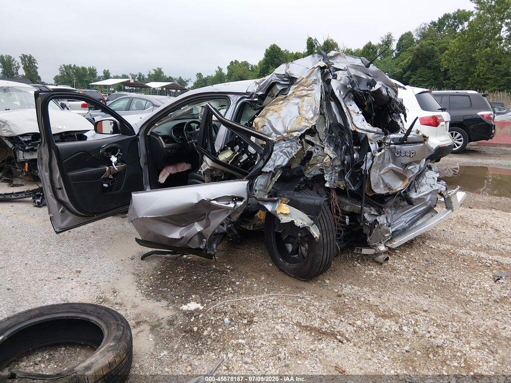 1C4PJMDB8HD234762 2017 JEEP CHEROKEE photo no. 3