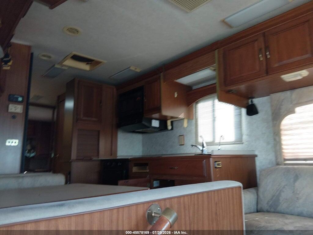 4UZHXFBC6WC944381 1998 FREIGHTLINER CHASSIS photo no. 8
