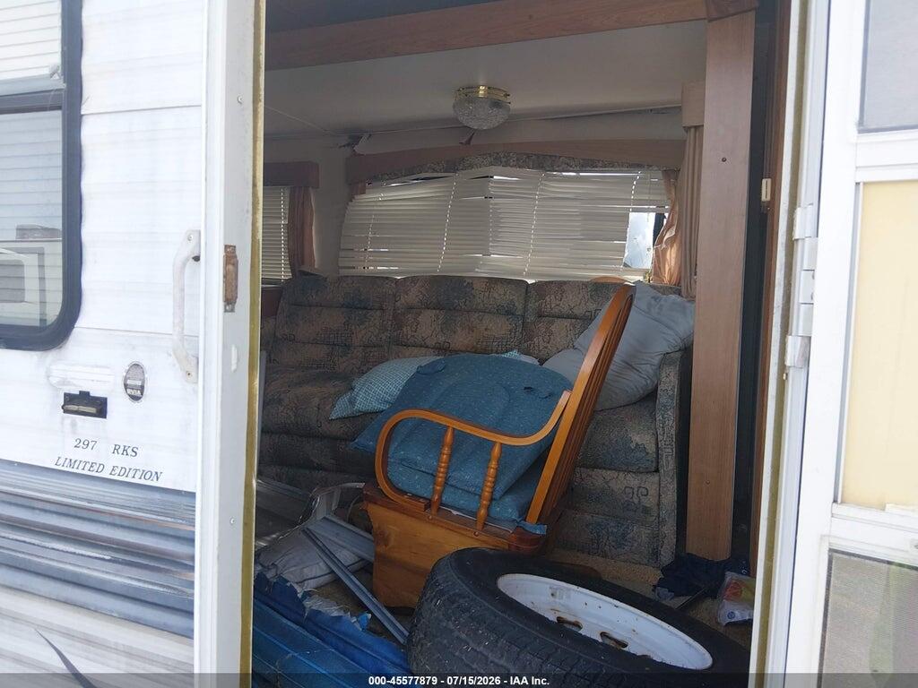1TC2B345013001387 2001 COACHMEN 297RKS photo no. 5