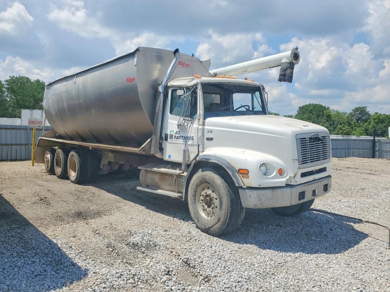 1FVXTWEBXXHB53426 1999 FREIGHTLINER FL112 photo no. 1