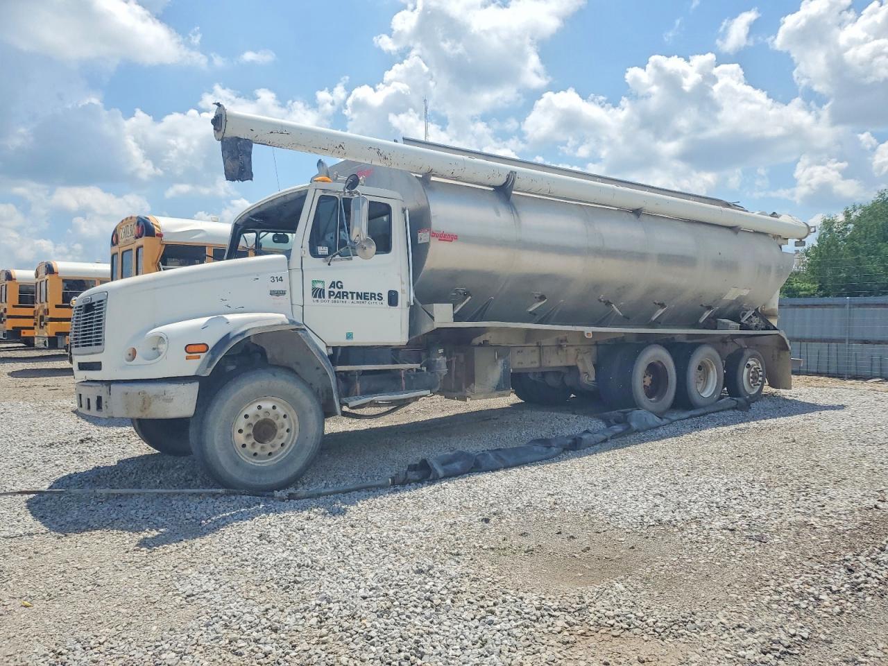 1FVXTWEBXXHB53426 1999 FREIGHTLINER FL112 photo no. 2