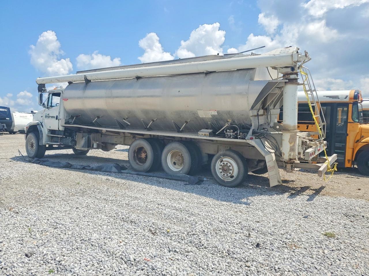 1FVXTWEBXXHB53426 1999 FREIGHTLINER FL112 photo no. 3