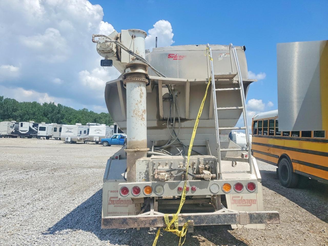 1FVXTWEBXXHB53426 1999 FREIGHTLINER FL112 photo no. 6