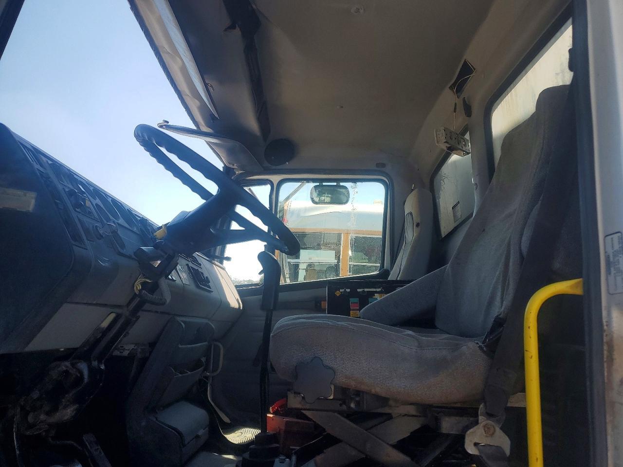 1FVXTWEBXXHB53426 1999 FREIGHTLINER FL112 photo no. 7