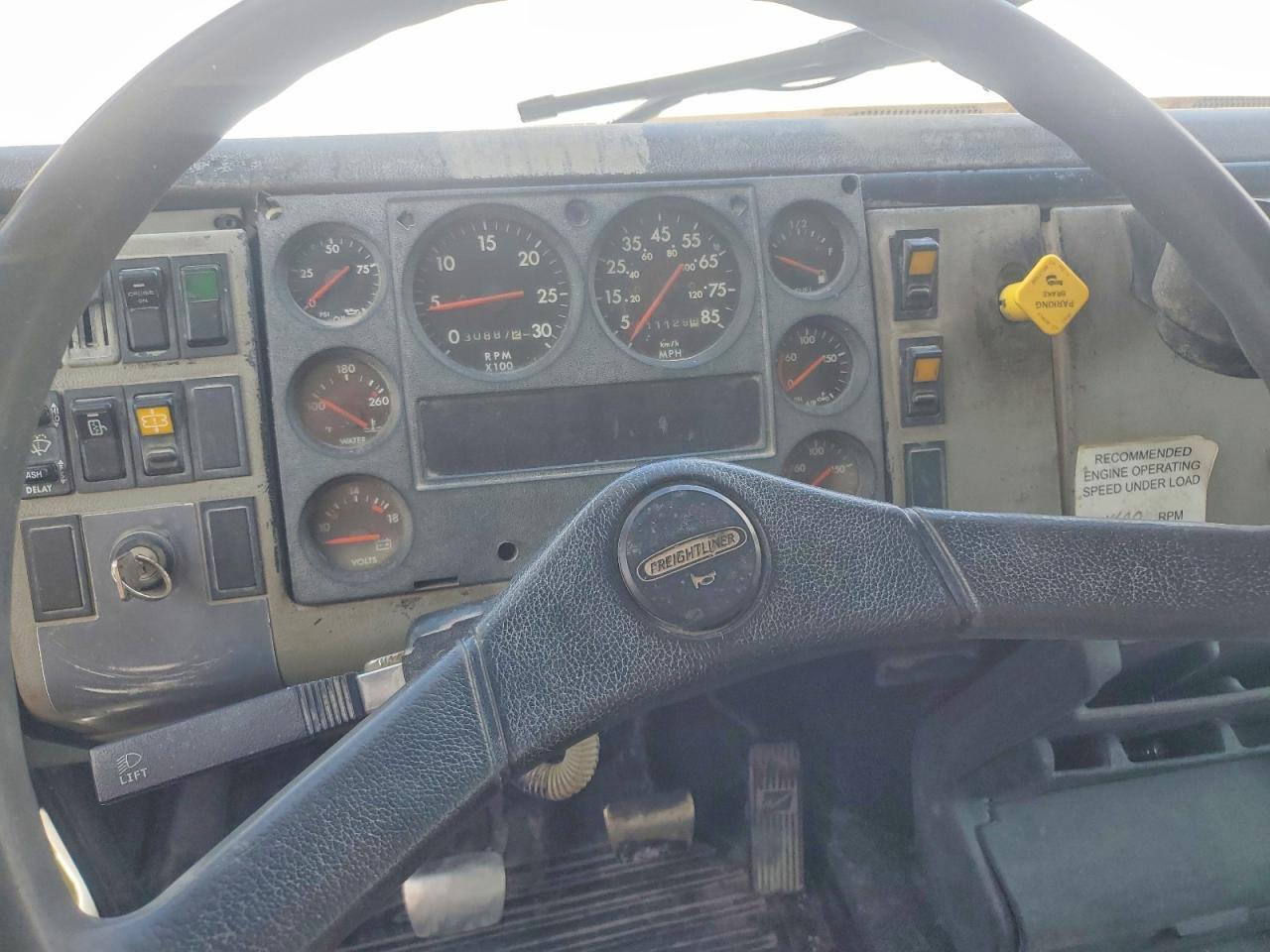 1FVXTWEBXXHB53426 1999 FREIGHTLINER FL112 photo no. 8