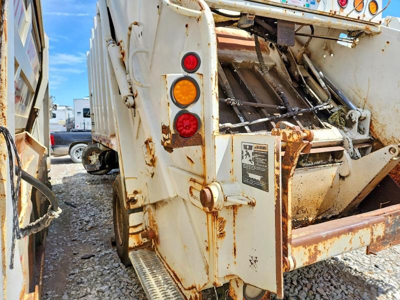 1998 INTERNATIONAL 4900 REFUSE TRUCK — Фото 3 из 10
