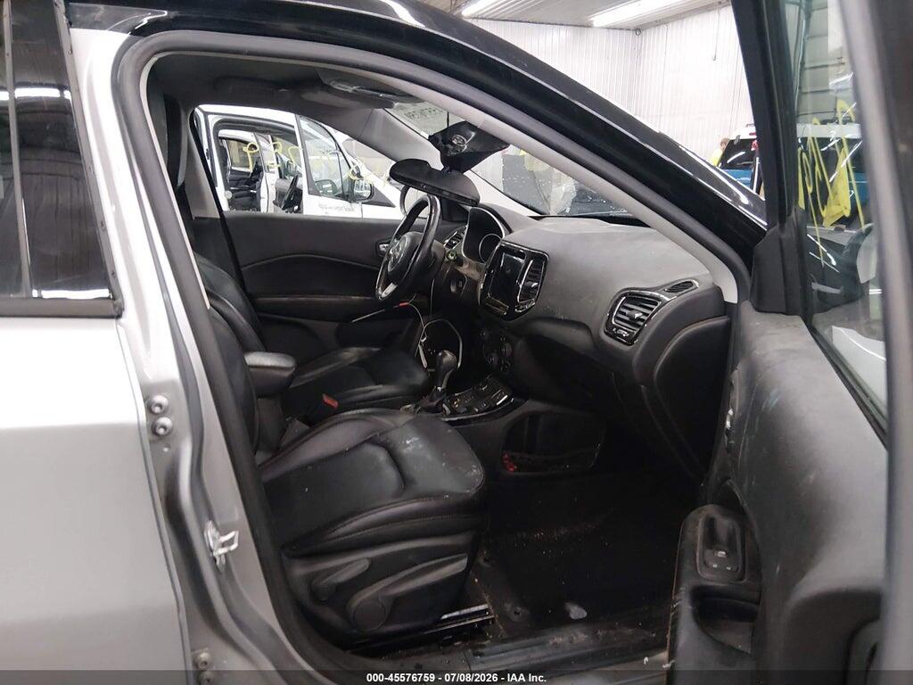 3C4NJDCB9JT399342 2018 JEEP COMPASS photo no. 5