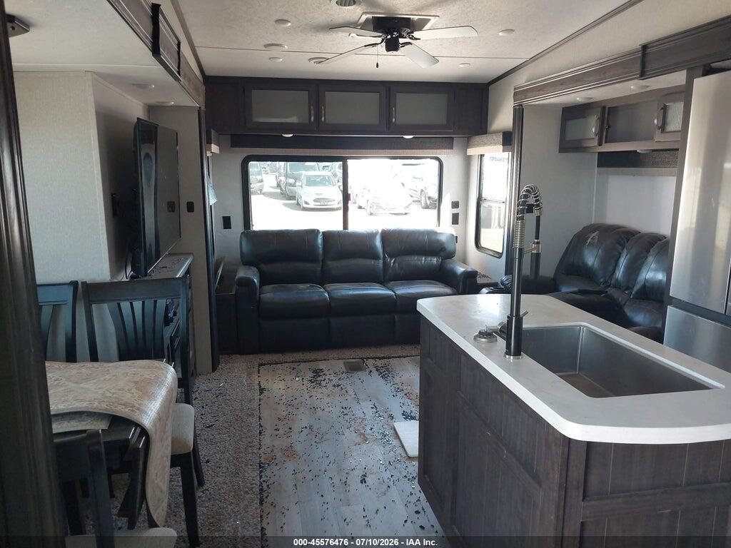 5ZT3SPVB0MA001397 2021 SHASTA 30' 5TH WHEEL photo no. 5