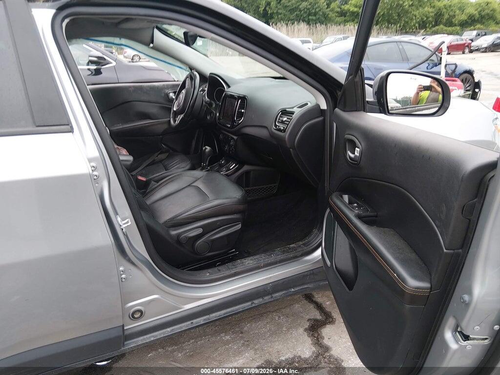 3C4NJDCB8JT190366 2018 JEEP COMPASS photo no. 5