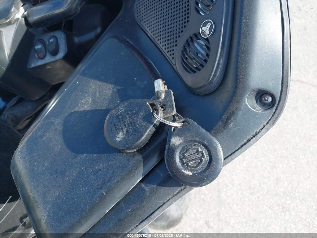 1HD1KHM18CB611563 2012 HARLEY-DAVIDSON FLTRX photo no. 11