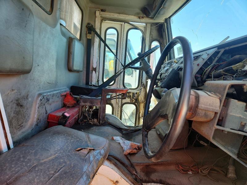 1997 FREIGHTLINER FL70 REFUSE TRUCK — Фото 5 из 10