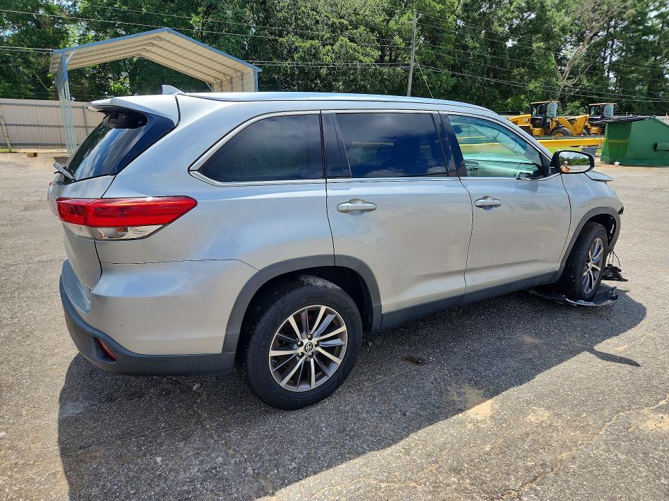 5TDKZRFH4KS552410 2019 TOYOTA HIGHLANDER photo no. 3