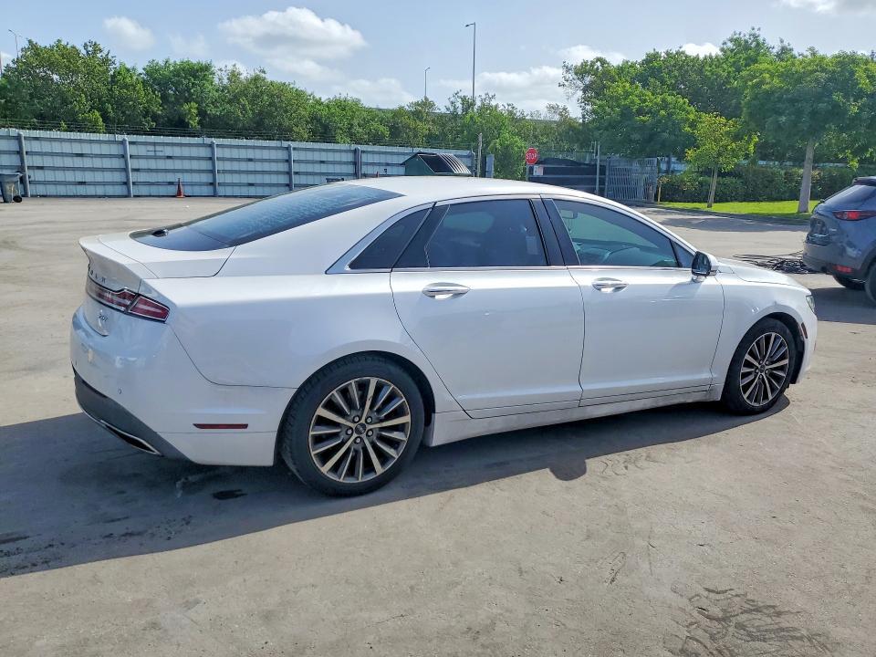 2017 LINCOLN MKZ PREMIERE — Фото 3 из 12