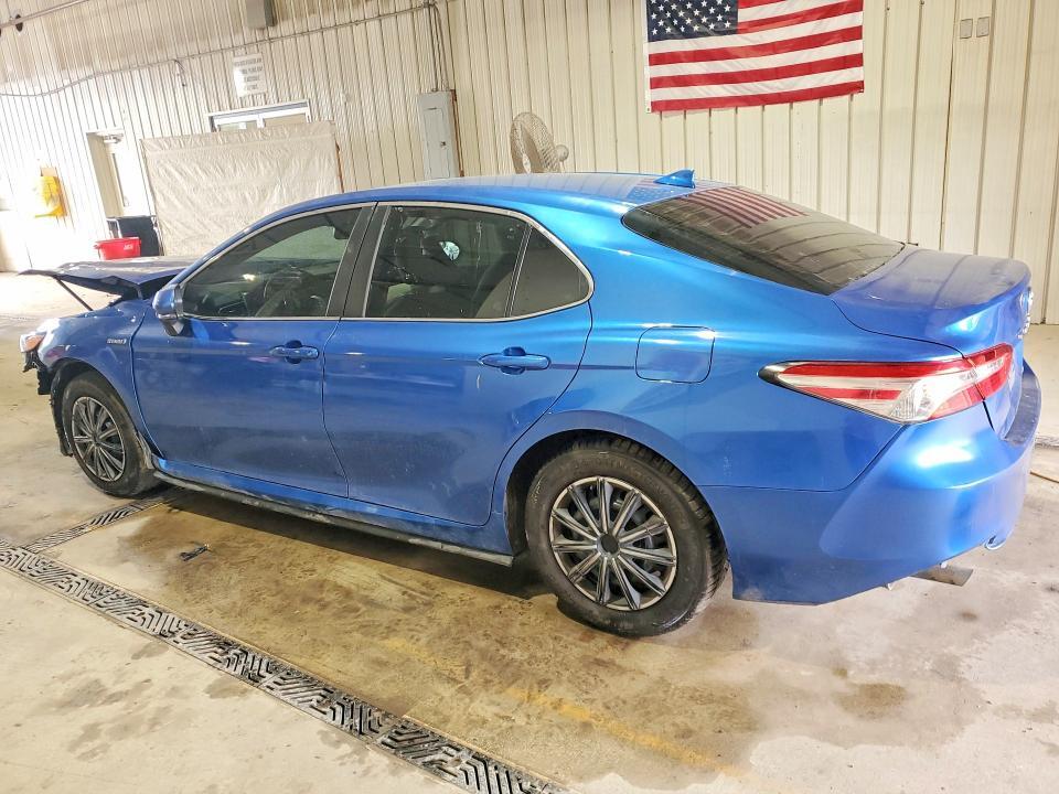 2020 TOYOTA CAMRY LE — Фото 2 из 13