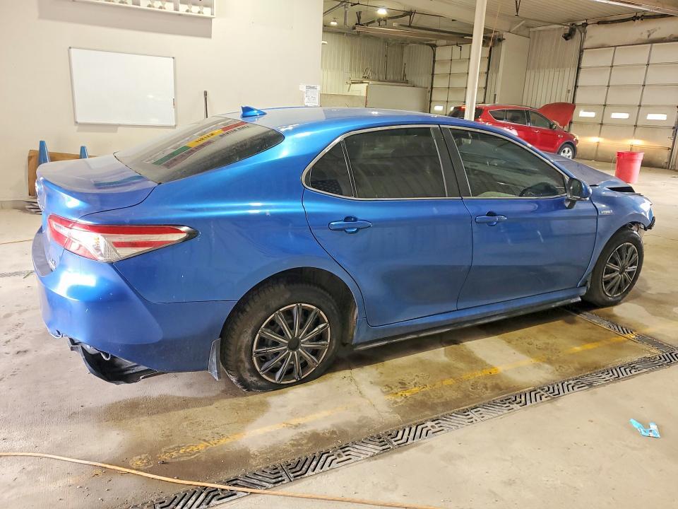2020 TOYOTA CAMRY LE — Фото 3 из 13
