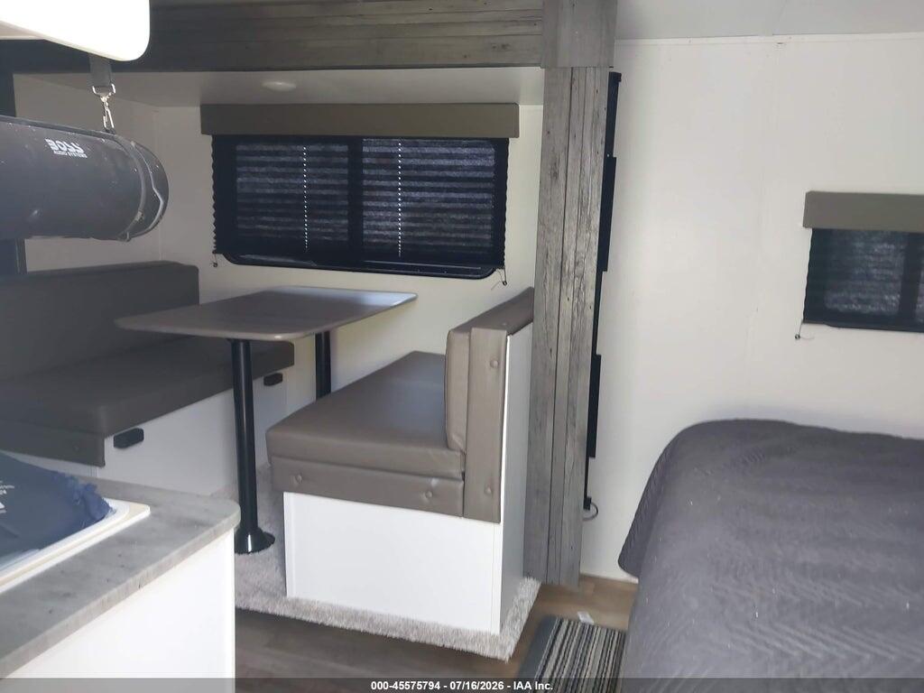 4YDTH1G11NW240640 2022 KEYSTONE RV HIDEOUT photo no. 5