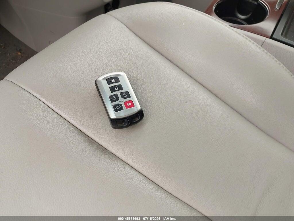 5TDDK3DC3ES093103 2014 TOYOTA SIENNA photo no. 10
