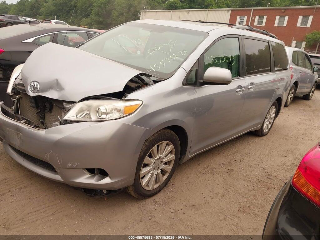 5TDDK3DC3ES093103 2014 TOYOTA SIENNA photo no. 2