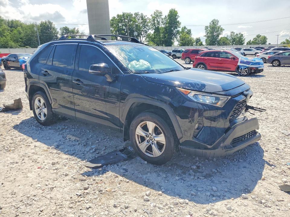 2019 TOYOTA RAV4 XLE — Фото 4 из 13