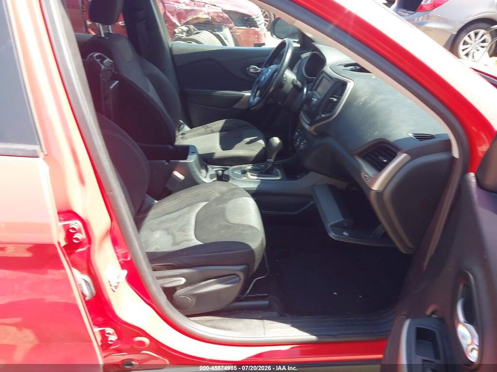 1C4PJLCB4JD620242 2018 JEEP CHEROKEE photo no. 5